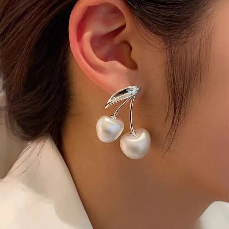 BOUCLE D'OREILLE " CHERRY WITHE " ARGENTEE